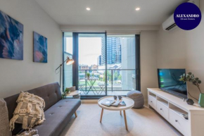 LUXURY 2 BEDROOM 1 BATHROOM IN THE HEART OF SOUTH YARRA